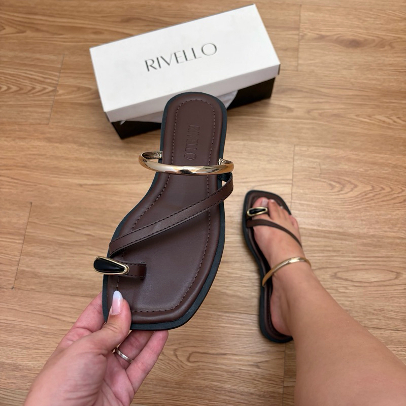 Foto de Sandália Rasteira Feminina Minimalista com Detalhe Metal Confortável Elegante Leve Rivello, categoria Geral, oferta na Promotina